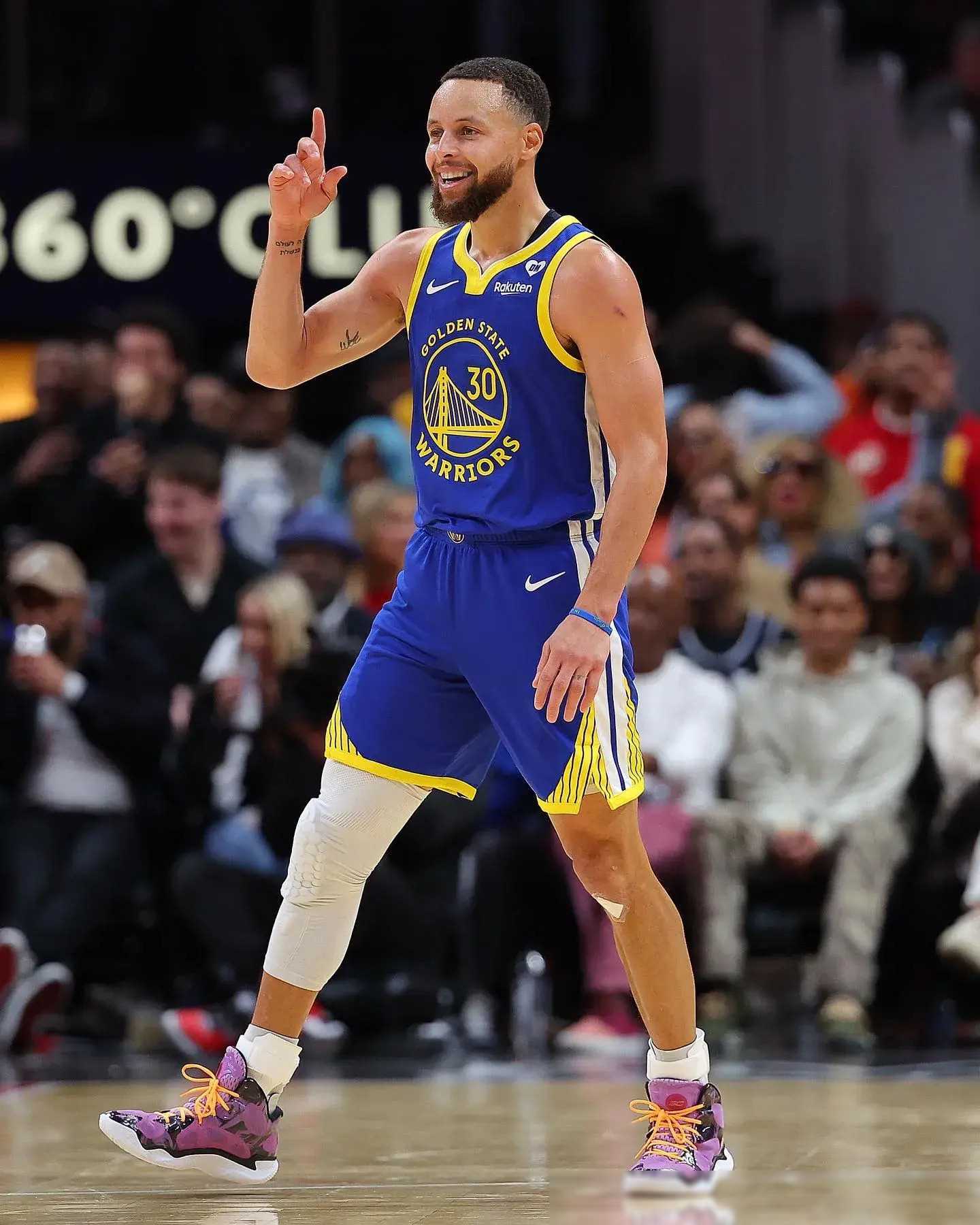 勇士104-96鹈鹕，巴特勒24+8+10，格林9中0，锡安25分