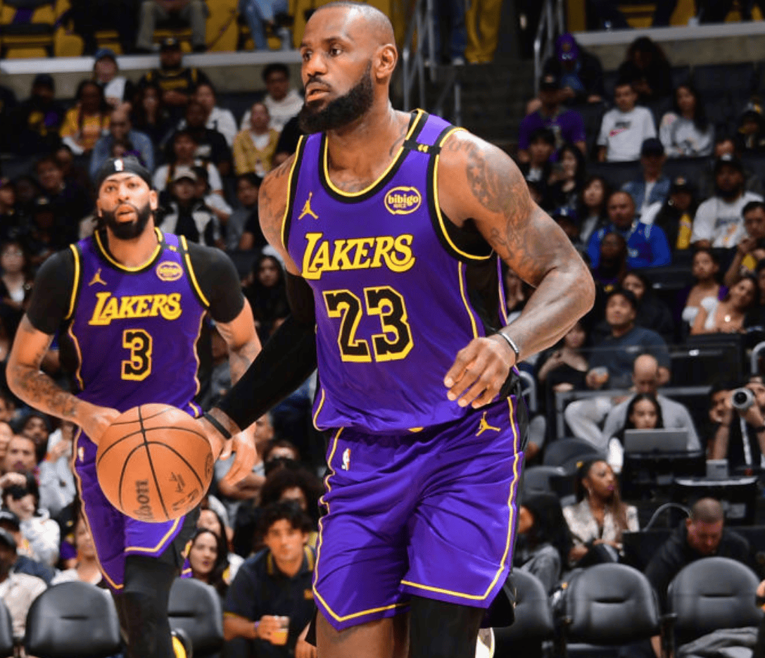 科曼：感谢拜仁邀请我回来，很荣幸与大家分享那些美好时光