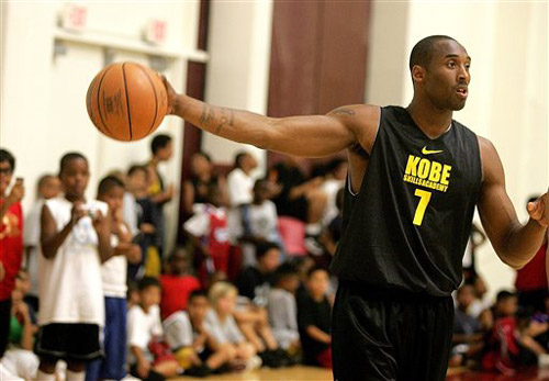 官方：傅明、马济等人组成的裁判组将执法日本vs加纳