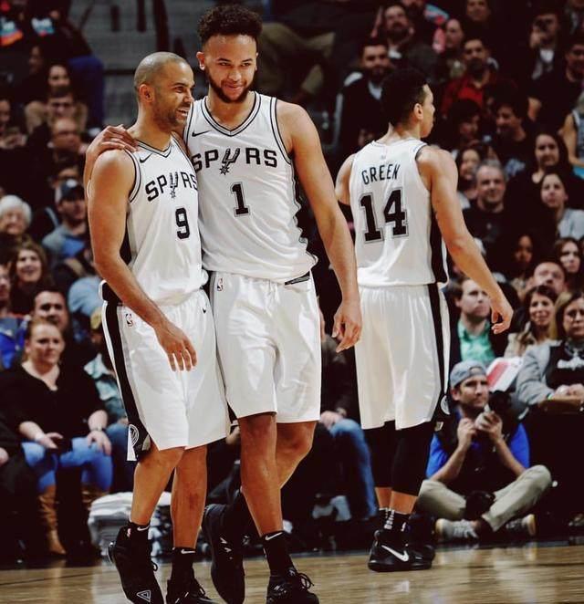 欧冠淘汰赛前瞻：拜仁客战巴黎,