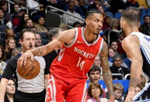 篮球火箭球员赛前训练亮眼