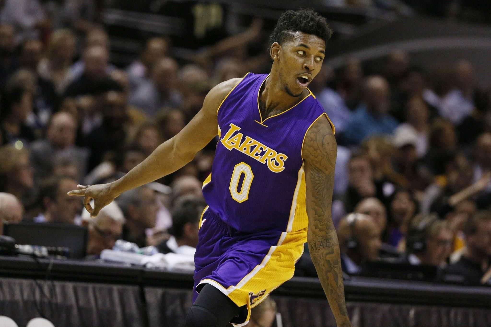 霍姆格伦：冲突已过专注当下，三分全中感恩团队